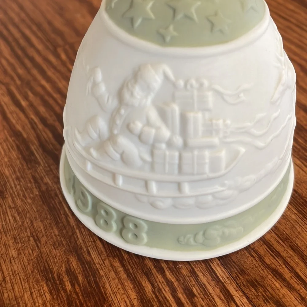 VINTAGE Lladro 1988 Christmas /Holiday porcelain bell ornament mint green ivory